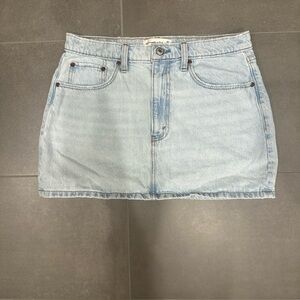 Abercrombie & Fitch High Rise Denim Mini Skirt – Light Wash | Size 30